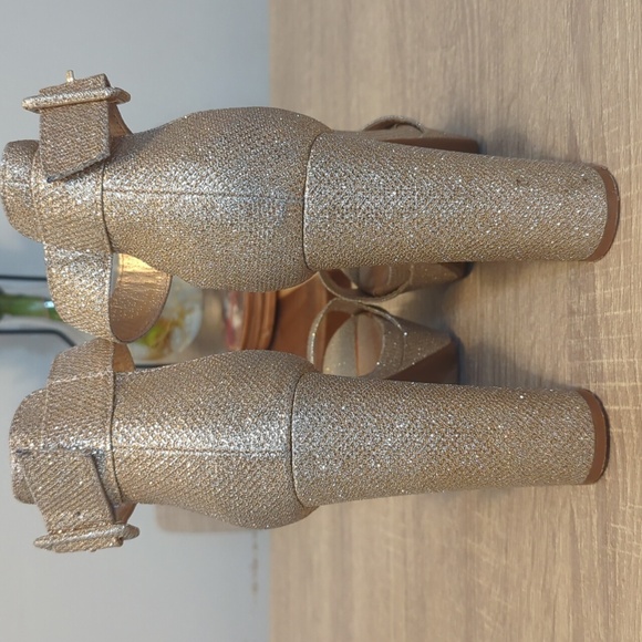 Dream Pairs Gold Chunky Heels - Picture 4 of 10